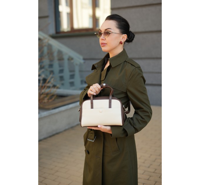 Женская сумка с натуральной кожи молочная/коричневая BAGS4LIFE (T) 5159# с кнопкой