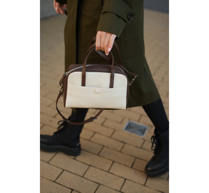 Женская сумка с натуральной кожи молочная/коричневая BAGS4LIFE (T) 5159# с кнопкой