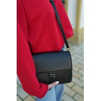 Жіноча сумка крос-боді з натуральної шкіри чорна BAGS4LIFE 33011 з клапаном та хлястиком