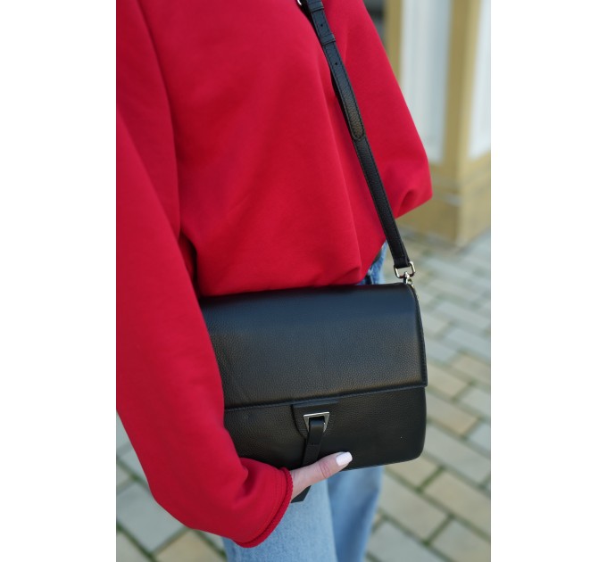 Женская сумка кросс-боди из натуральной кожи черная BAGS4LIFE 33011 с клапаном и хлястиком