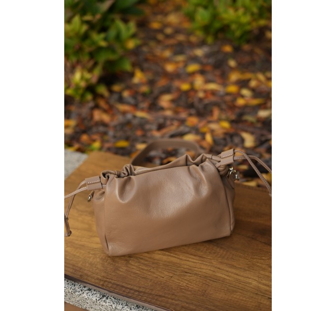 Жіноча сумка з натуральної шкіри бежево-коричнева BAGS4LIFE 99-57 з затяжками
