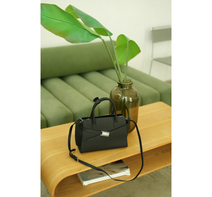 Жіноча сумка з натуральної шкіри чорна BAGS4LIFE 89189 з ремінцем