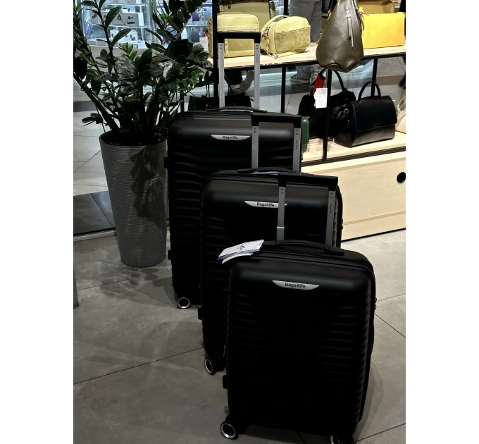 Чемодан средний пластиковый BAGS4LIFE PP1220 черный