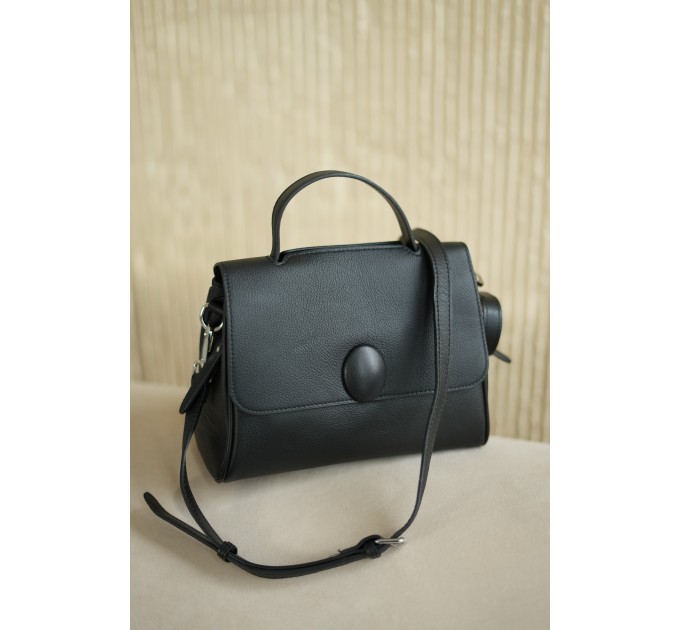 Женская сумка-портфель из натуральной кожи черная BAGS4LIFE 79030 с клапаном и ручкой