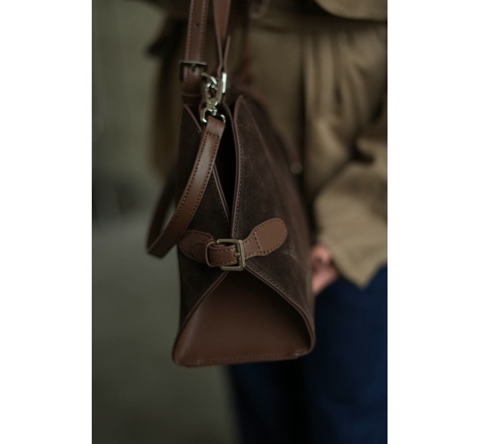Сумка жіноча з натуральної шкіри та замші коричнева BAGS4LIFE 9880-1 з ремінцями та брелоком