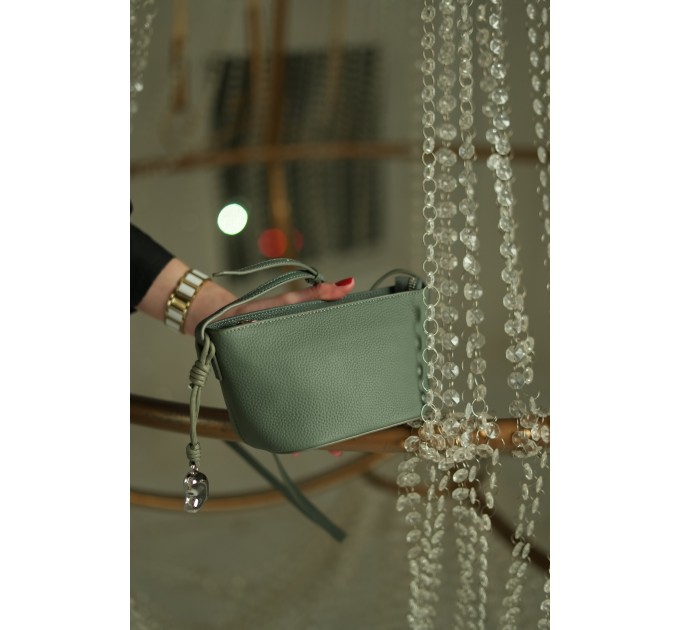 Женская сумка кросс-боди из натуральной кожи сизая BAGS4LIFE 22001 с брелоком