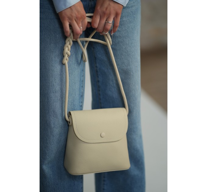 Жіноча сумка крос-боді з натуральної шкіри молочна BAGS4LIFE 55009 з клапаном