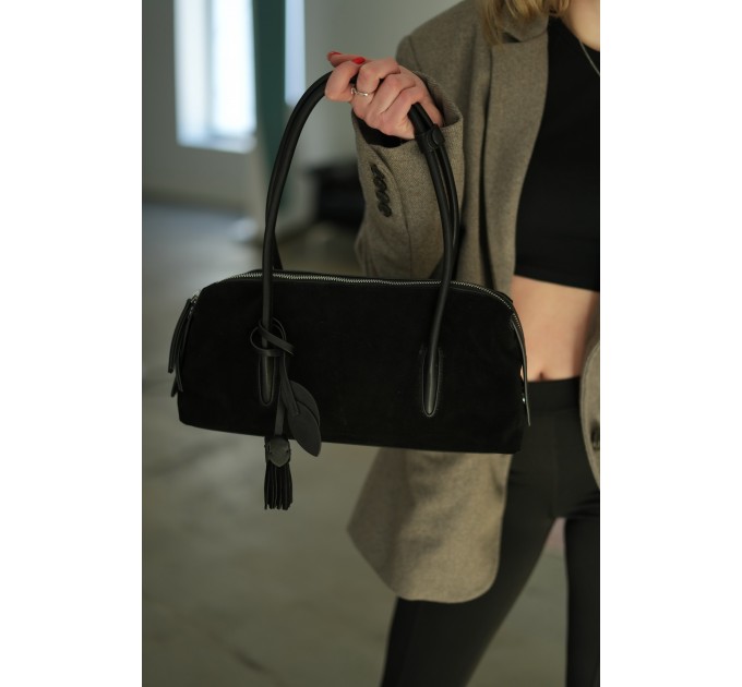 Жіноча сумка-багет з натуральної замші та шкіри чорна BAGS4LIFE 78009 з брелоком