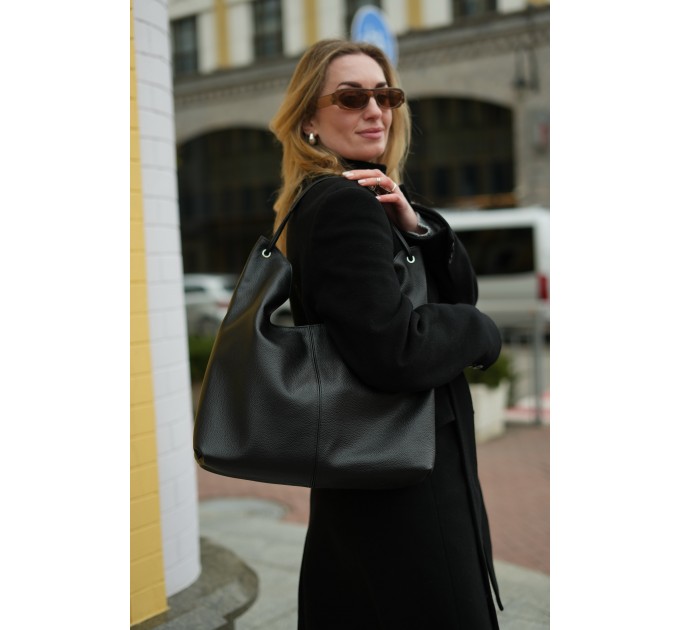 Женская сумка-мешок из натуральной кожи черная BAGS4LIFE 9779