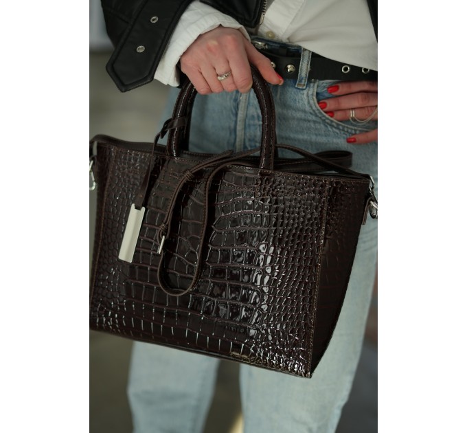 Женская сумка-тоут из натуральной кожи коричневая BAGS4LIFE HW-8603 с обвесом на ручке