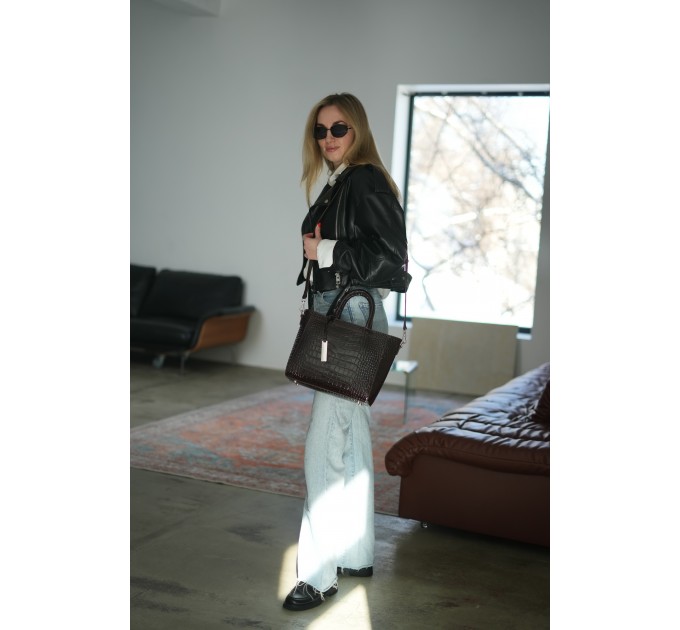 Женская сумка-тоут из натуральной кожи коричневая BAGS4LIFE HW-8603 с обвесом на ручке