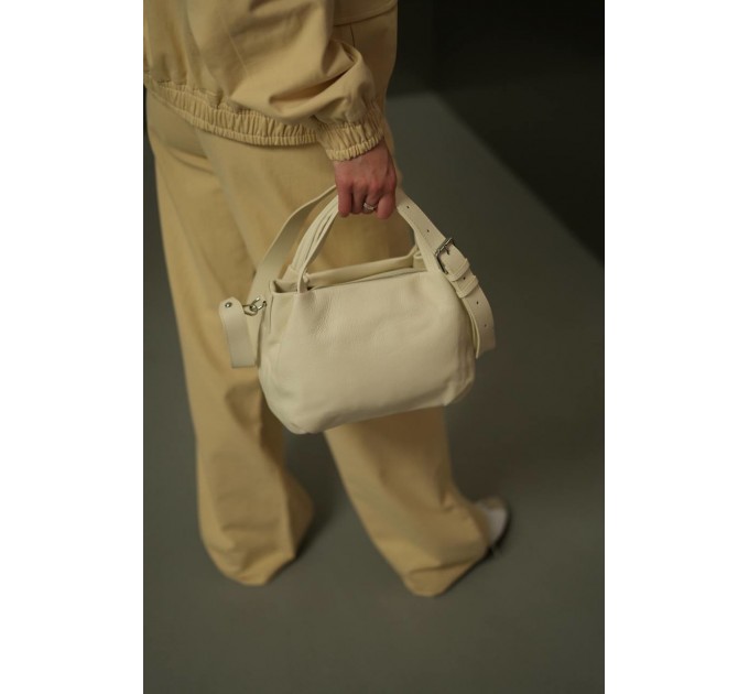 Жіноча сумка з натуральної шкіри біло-молочна BAGS4LIFE 99-56 з двома ручками