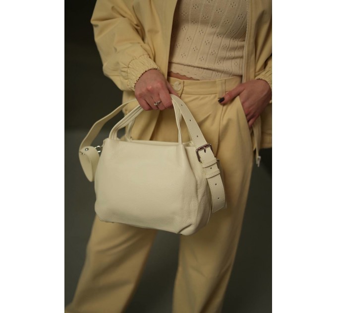 Жіноча сумка з натуральної шкіри біло-молочна BAGS4LIFE 99-56 з двома ручками