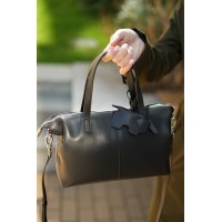 Жіноча сумка з натуральної шкіри чорна BAGS4LIFE (T) 5158 з брелком "слоненя"