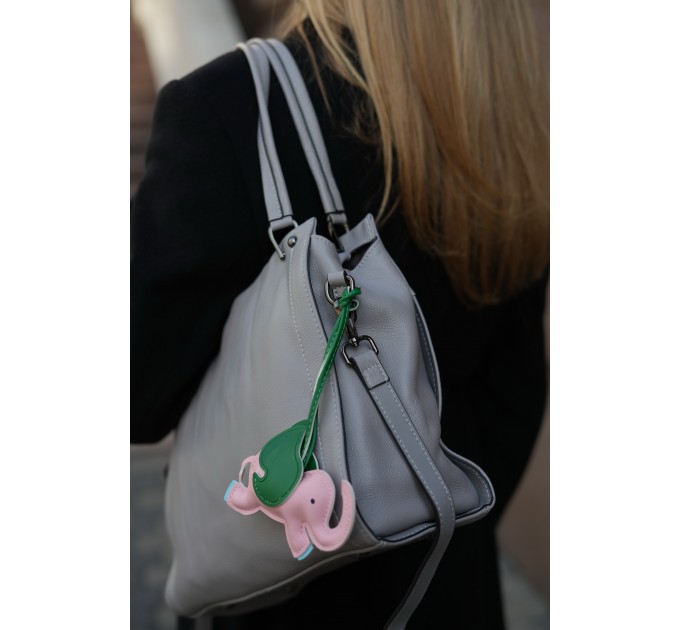 Женская сумка из натуральной кожисветло-серая BAGS4LIFE 2065 с брелоком