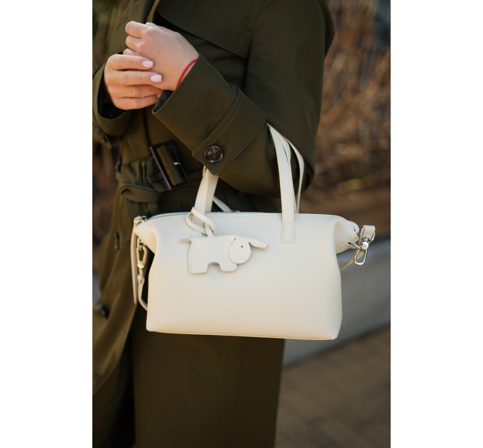 Женская сумка с натуральной кожи бело-молочная BAGS4LIFE (T) 5158 с брелком "слоненок"