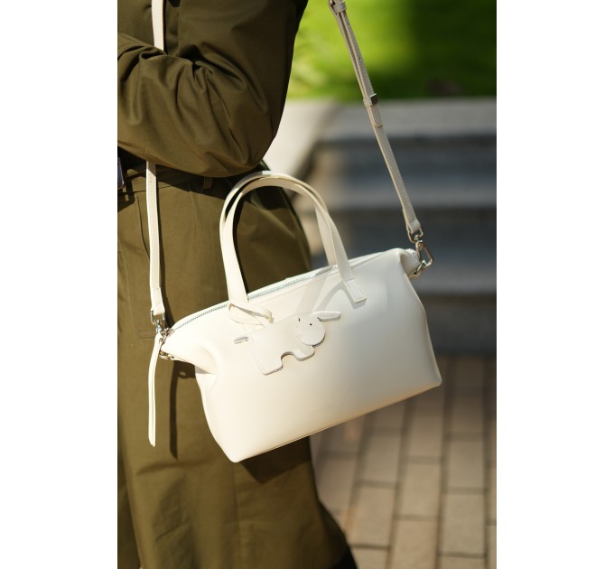 Женская сумка с натуральной кожи бело-молочная BAGS4LIFE (T) 5158 с брелком "слоненок"