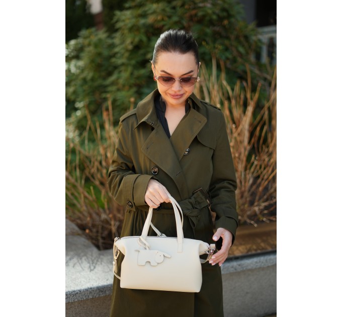 Женская сумка с натуральной кожи бело-молочная BAGS4LIFE (T) 5158 с брелком "слоненок"
