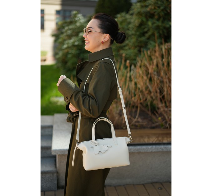 Женская сумка с натуральной кожи бело-молочная BAGS4LIFE (T) 5158 с брелком "слоненок"