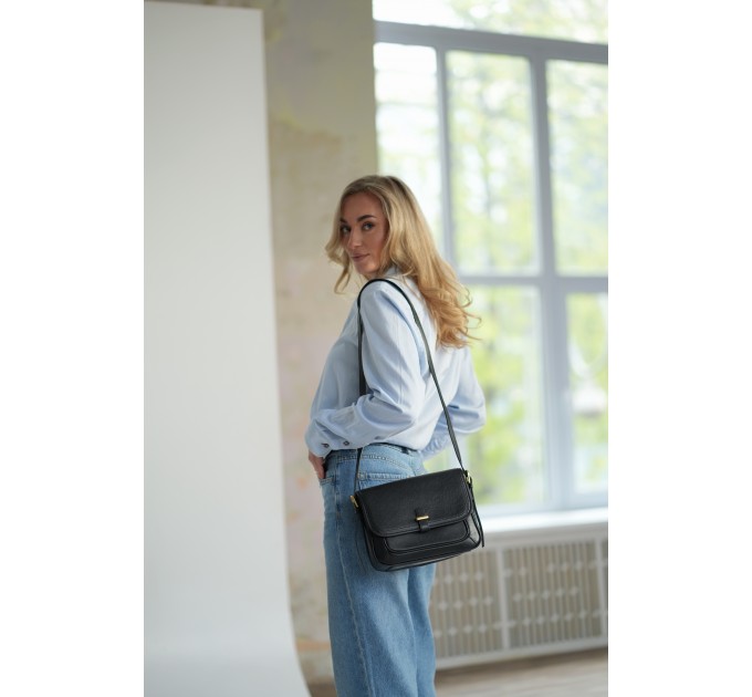 Женская сумка кросс-боди из натуральной кожи черная BAGS4LIFE 88366 с клапаном